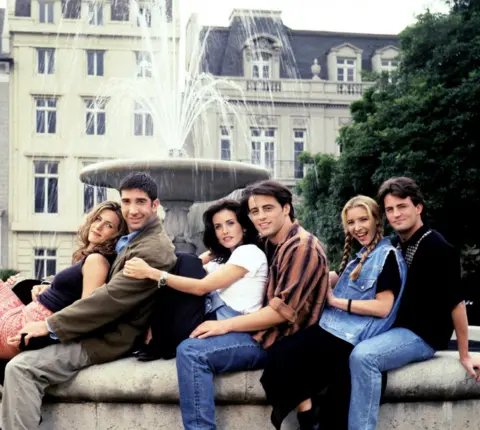 Alamy Cast of Friends at the iconic fountain from the opening titles