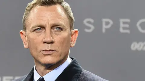 Daniel Craig