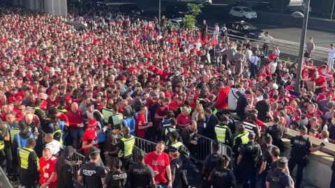 Liverpool fans in Paris