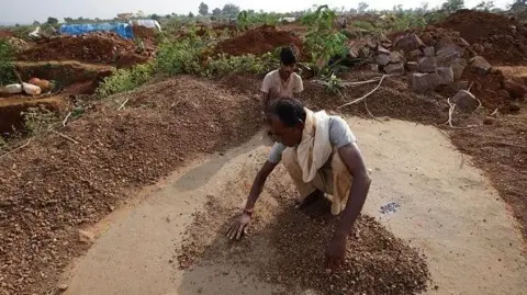 Getty Images A miner sifting through gravel in Madhya Pradesh's Panna district