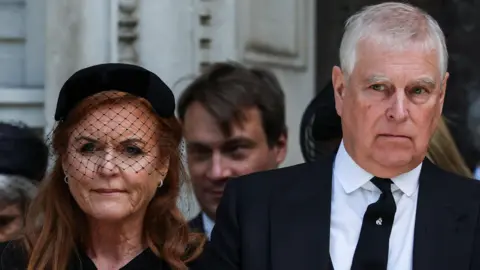 Reuters Duquesa y Duque de York en el funeral de la duquesa de Kent
