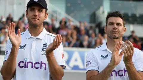 Stuart Broad (left) and James Anderson (right) clap