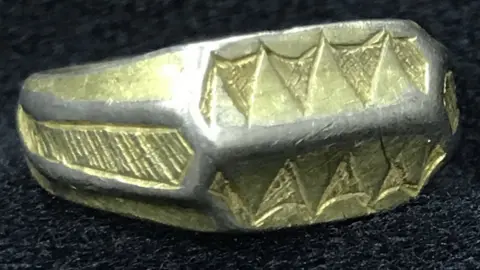 MNH Medieval ring