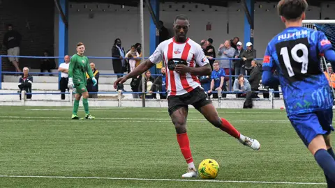 Jahmal Howlett-Mundle Jahmal Howlett-Mundle kicking football