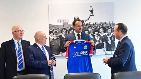 Pacemaker Taoiseach Leo Varadkar meets officials at Windsor