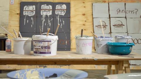 Artists get fired up in historic Stoke ceramics factory - BBC News