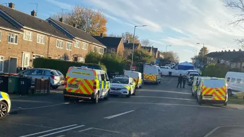 South Beds News Agency Police at scene of murder in Houghton Regis