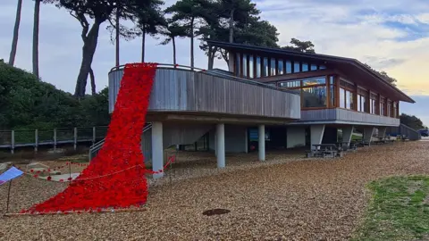 Sarah Piper Crocheted poppies display at Lepe beach