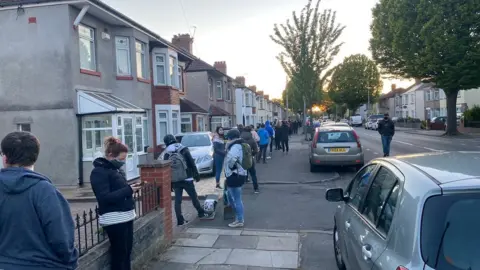 Queues on Broad Street, Leckwith