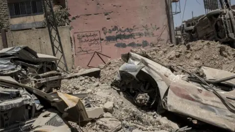 Getty Images A street on the frontline against Islamic State in Bab Jded, west Mosul, Iraq on June 21, 2017