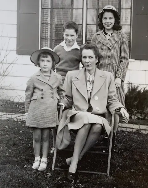 Elizabeth Burr Frances Talbott Miller with her three children, Jane, Emily and Richard