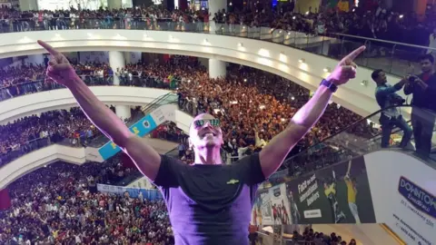 Akshay Kumar Akshay Kumar posing in front of huge crowds