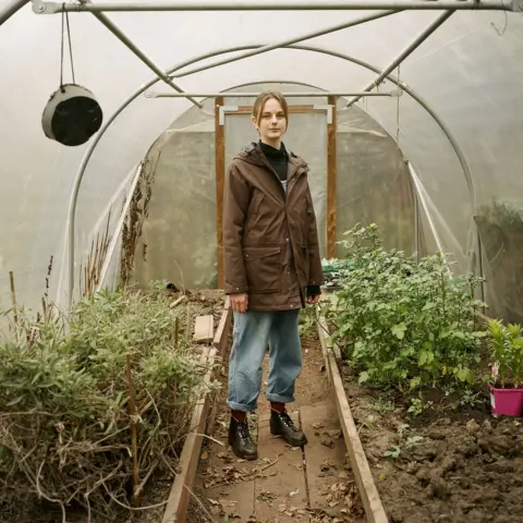 Alice Zoo Lily Woodhams