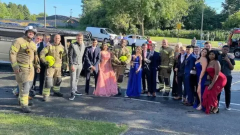 WMFS Students with firefighters