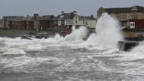 Pikman/ BBC Weather Watchers Storm Gareth at Prestwick