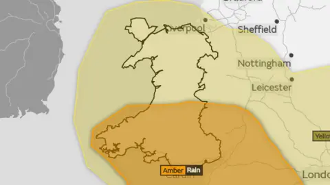 Met Office A picture of Wales, with south Wales covered in an orange weather warning and north Wales covered in yellow