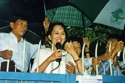 AFP Aung San Suu Kyi addresses supporters after she was temporarily released from house arrest in July 1995