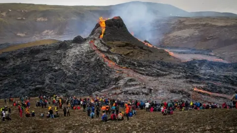 Iceland volcano eruption: Onlookers flock to see Mount Fagradalsfjall