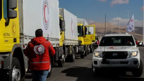 SARC Photo posted by Syrian Arab Red Crescent showing lorries waiting to deliver aid to Kafr Batna and Saqba (30 October 2017)