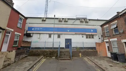 Google Beech Road steps in Luton