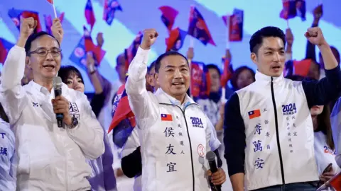 EPA Hou Yu-ih (centre) raises his fist in celebration during a political rally in Taoyuan on 6 January 2024