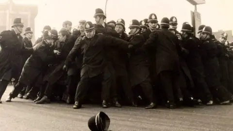 Niels McGuinness Police at protest