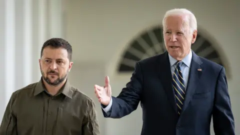 Getty Images US President Joe Biden and Ukrainian President Volodymr Zelensky