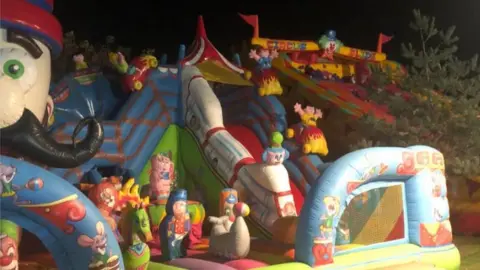 @RobKristen The inflatable about one hour before