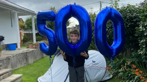 Rachael Woosey Max with '500' balloons