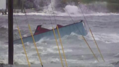 Storm Fiona: Houses washed into sea as storm batters Canada - BBC News