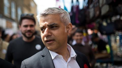 Sadiq Khan sworn in as new London mayor - BBC News