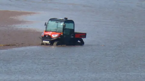Gill D'Roza Buggy trapped in mud on beach