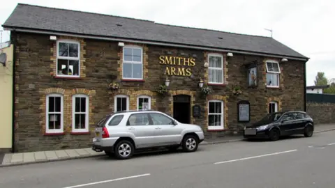 Jaggery/Geograph Smiths Arms, Ystrad Mynach
