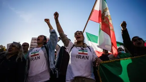 EPA-EFE Iran protest supporters in Berlin (07/10/22)