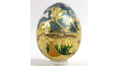 Batemans The 326.6 g egg made of 22ct gold
