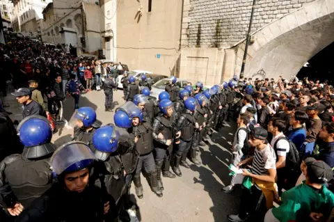 Reuters Algiers protests on Sunday security forces face-off with students