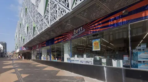 Google B&M in Mansfield with a pedestrianised area at the front