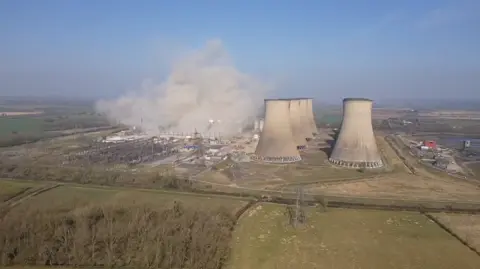 A picture of the power plant in Cottam.