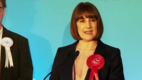 Rachel Reeves delivers speech with red labour lapel