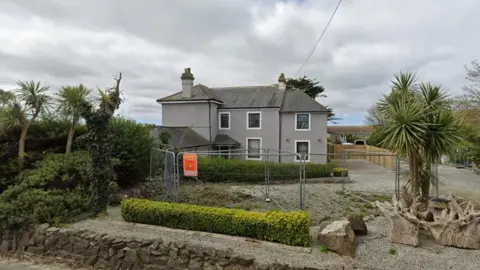 LDRS Picture of the site with fencing around it