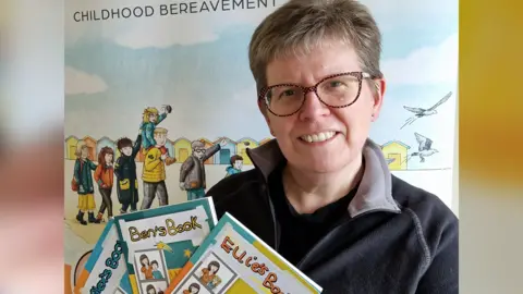 Lorna Vyse Lorna Vyse with her books