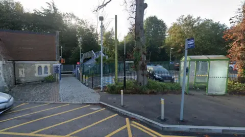 The entrance to Battle station with the old footbridge linking the platforms