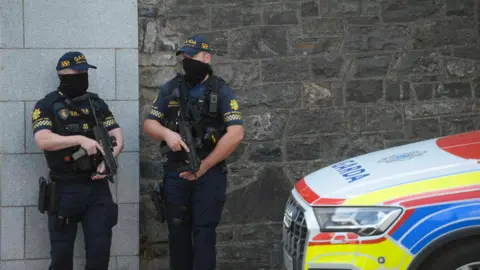 Criminal Courts of Justice Members of the Garda Armed response unitCriminal Courts of Justice Members of the Gardai Armed response unit