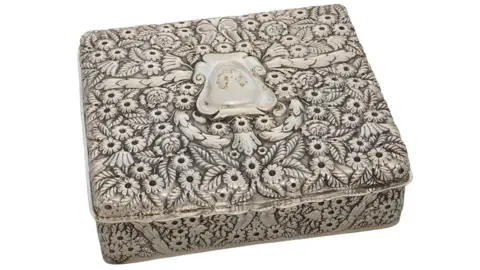 An Edwardian silver jewellery box