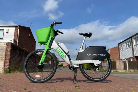 A Lime bike in the middle of the pavement in Bulwell, Nottingham