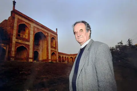 Getty Images Sir William Mark Tully in Delhi