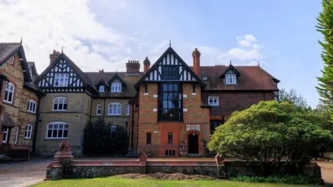 Belmont school/Matt Pereira School building