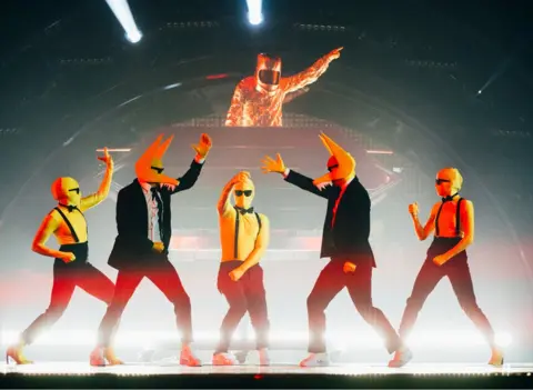 Sarah Louise Bennett / ESC Subwoolfer