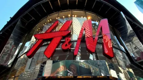 H&M To Sell Off Stock Before Leaving Russia