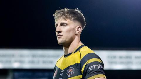 Alex Mellor playing for Castleford against Leeds